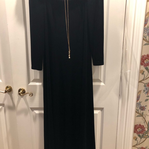 ELEGANT VELVET AND FAUX FUR OFF THE SHOULDER FULL LENGTH GOWN - Picture 6 of 16